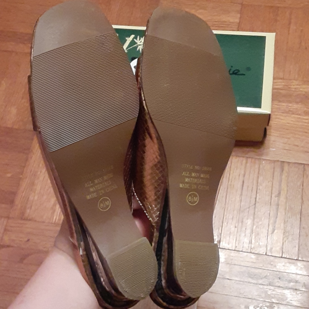 New 8.5M Annie bronze faux snakeskin & clear heels - Picture 8 of 8
